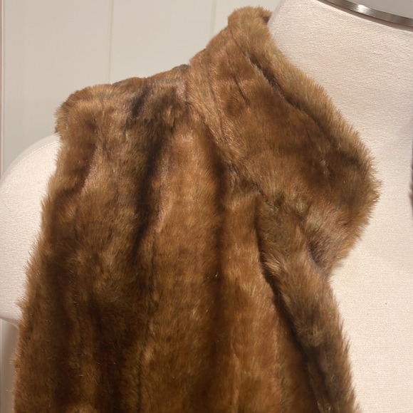 CHICO’S NWOT Size 3 (16-18) Faux Fur Vest Animal Print Lining • Super Soft • - Picture 3 of 15